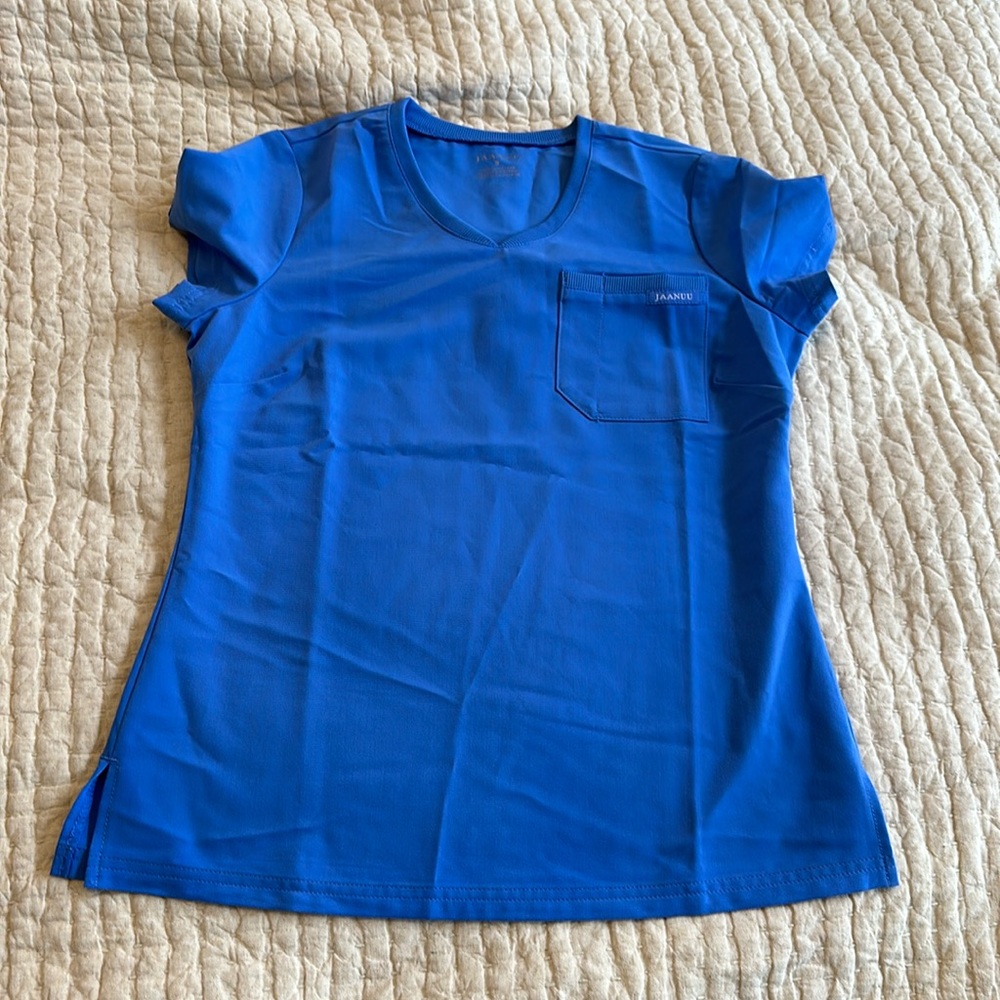 NWOT JAANUU SCRUB TOP